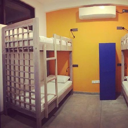Soul Surfer - Weligama Hostel ภายนอก รูปภาพ