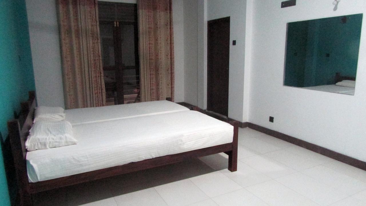 Soul Surfer - Weligama Hostel ภายนอก รูปภาพ